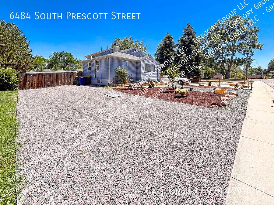 Convenient Littleton Home 4Bed 2Bath — Photo 2