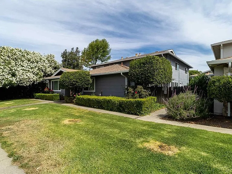 1064 Mohr Ln #C — Photo 24