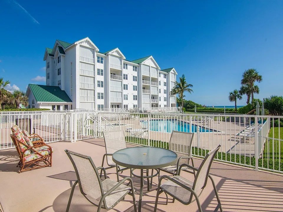 2700 Ocean Dr #106