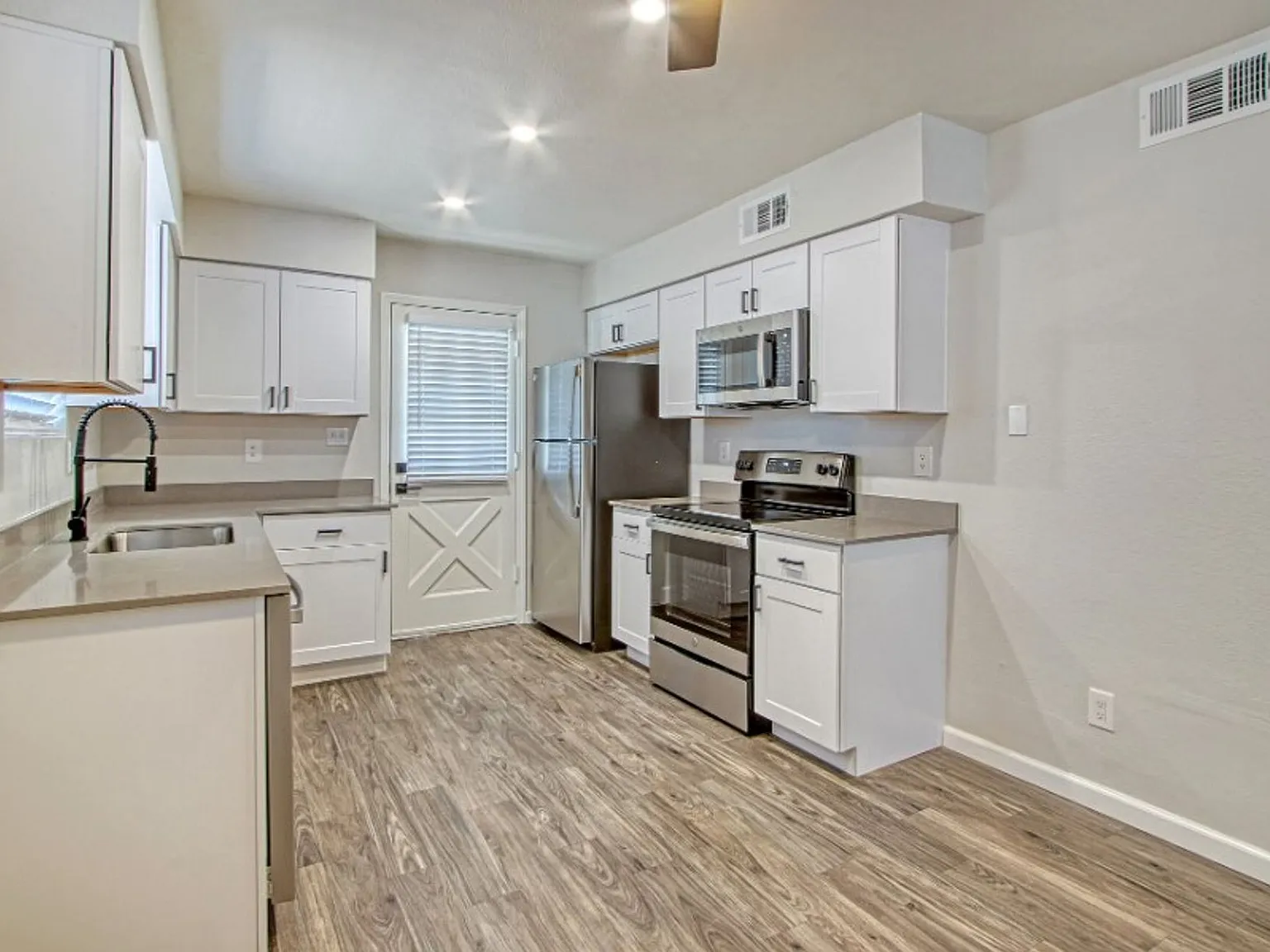 Reserve on Ray — Photo 2