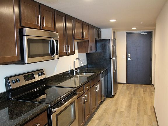 3rd image of 822 E Washington Ave #604