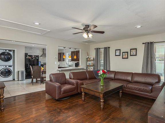 5th image of 101 Spring Valley Cir