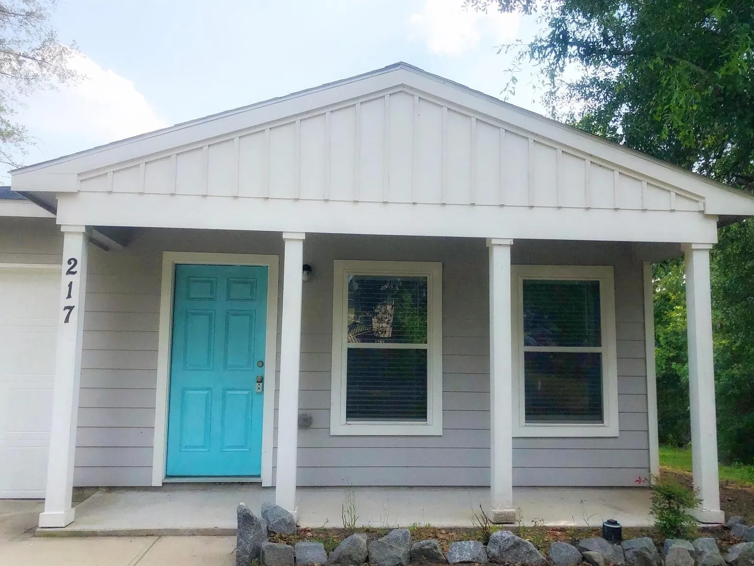 3 bed, 2.0 bath, 1120 sqft, $1,600 — Photo 3