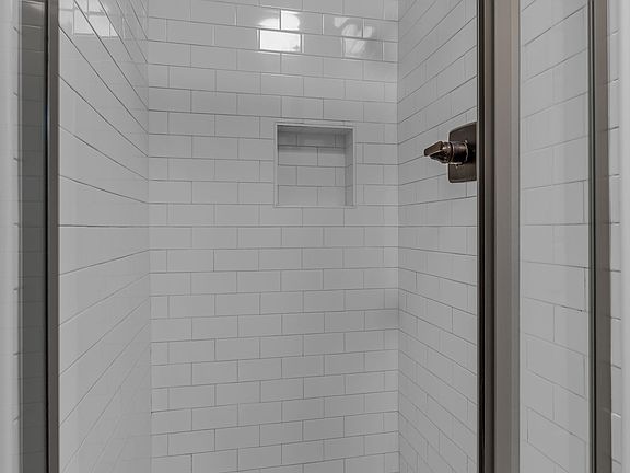 5th image of 753 Huffine Manor Cir