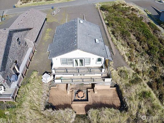 4th image of 419 W Dune Crest