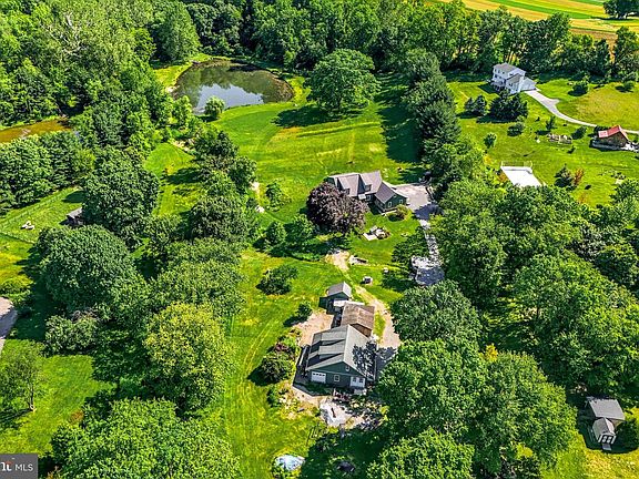3rd image of 418 Reedville Rd
