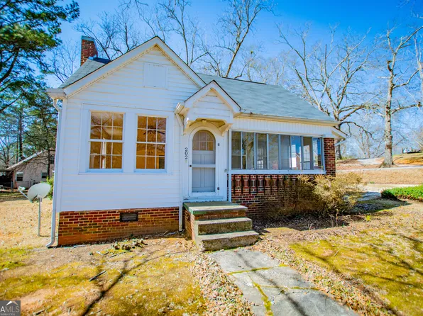 202 Almon St, Heflin, AL 36264