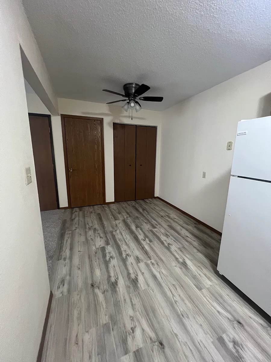 Building Photo - 922 N Benton Dr