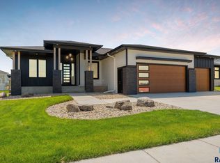 6605 E Corsair Dr, Sioux Falls, SD 57110