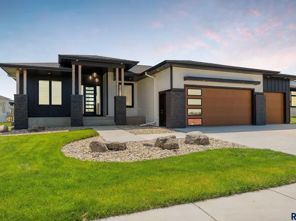 6605 E Corsair Dr, Sioux Falls, SD 57110