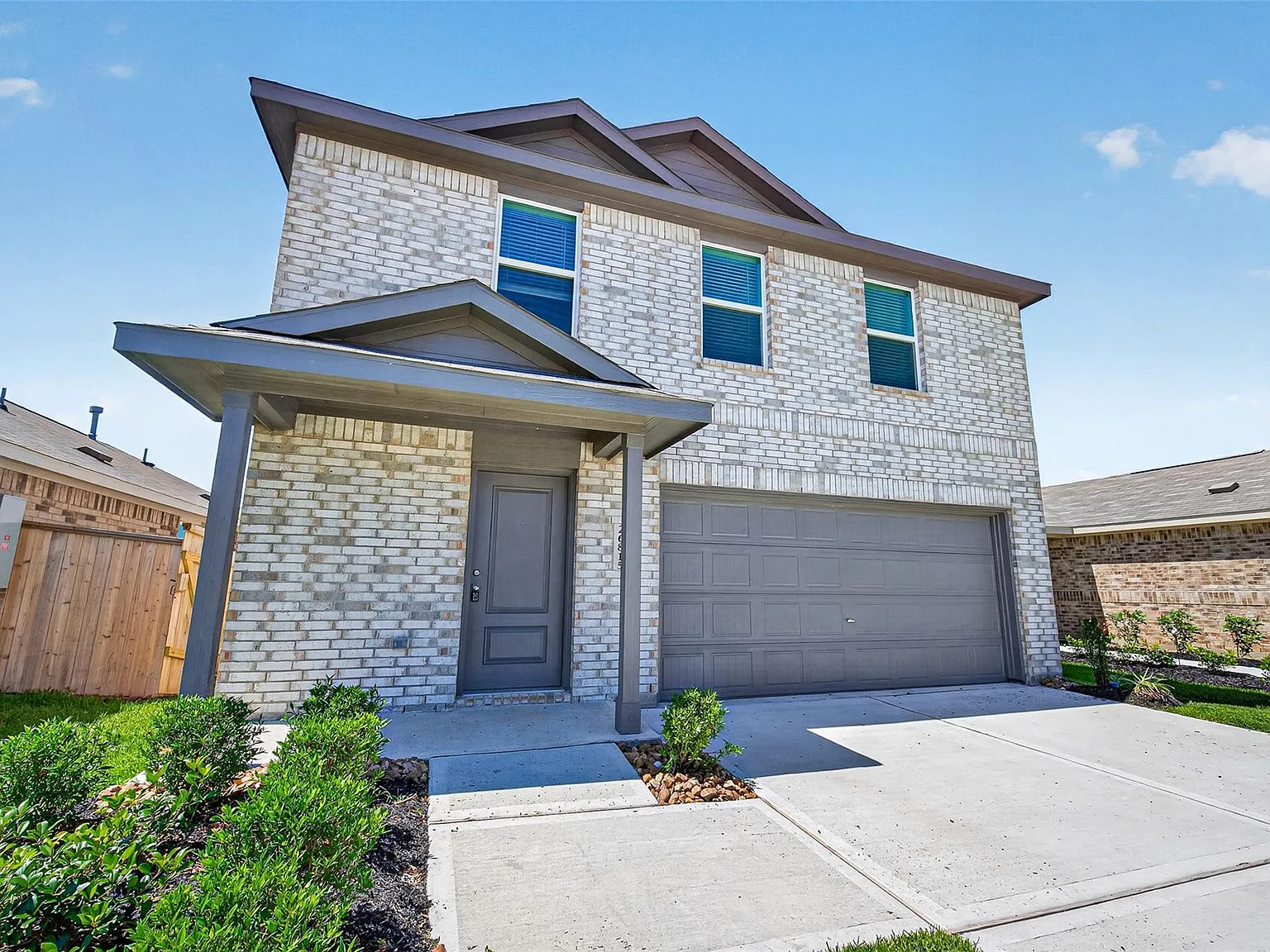 4 bed, 2.5 bath, 2039 sqft, $2,350 — Photo 2