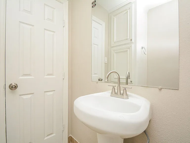 6018 Collingsworth St #1 — Photo 14