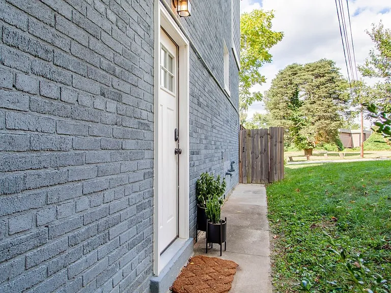 Nicholson St NW — Photo 20