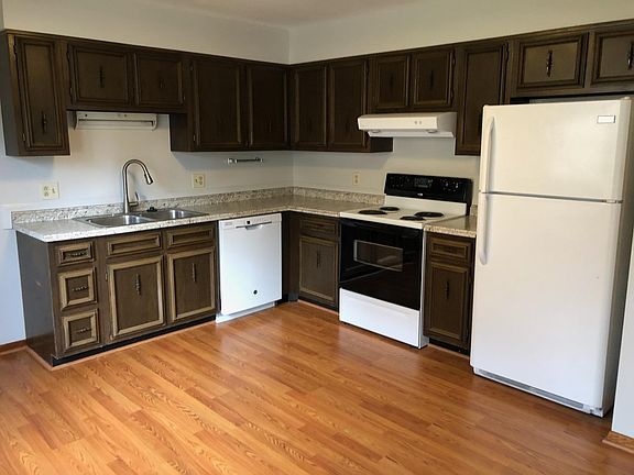 2nd image of 7 Mansfield Ave