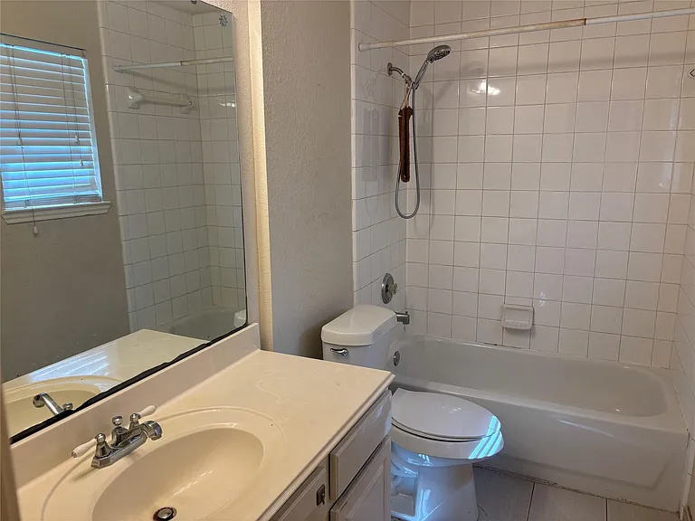 3526 Glenhill Dr — Photo 3