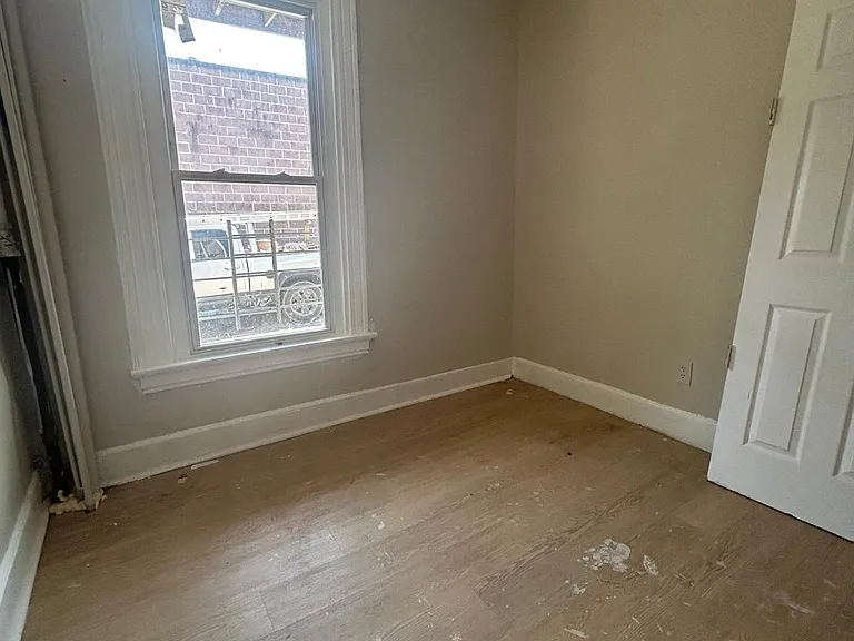 240 William St #1 — Photo 3
