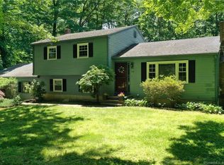 92 Flax Mill Rd, Branford, CT 06405