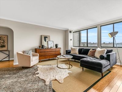 1731 Beacon St APT 806, Brookline, MA, 02445