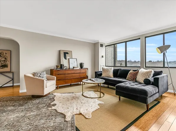 1731 Beacon St APT 806, Brookline, MA 02445