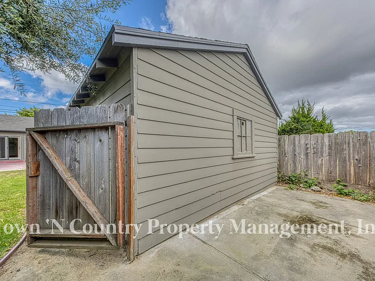 127 Katherine Ave — Photo 25