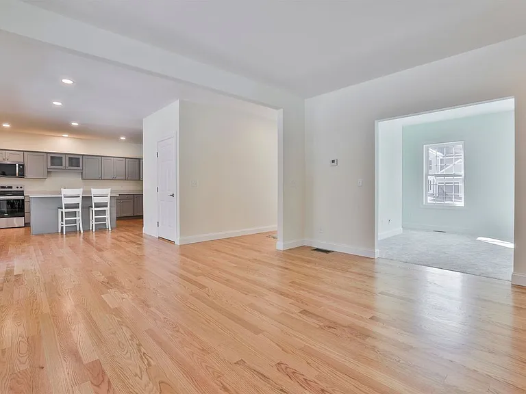22 Reeds Ferry Way — Photo 21
