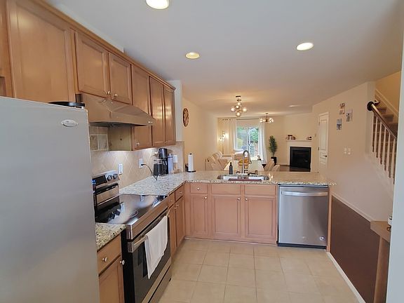 3rd image of 2919 Berkeley Springs Pl
