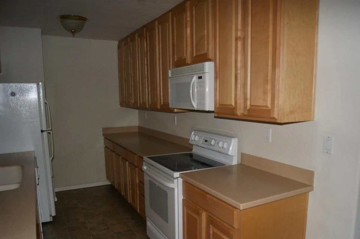 2 bed, 950 sqft, $2,500 — Photo 2