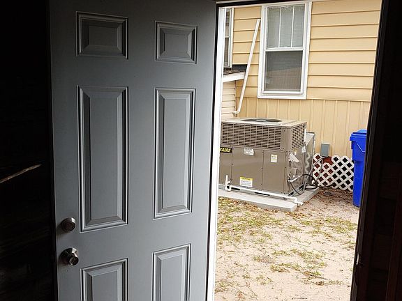 4th image of 2616 Woodlawn Ave