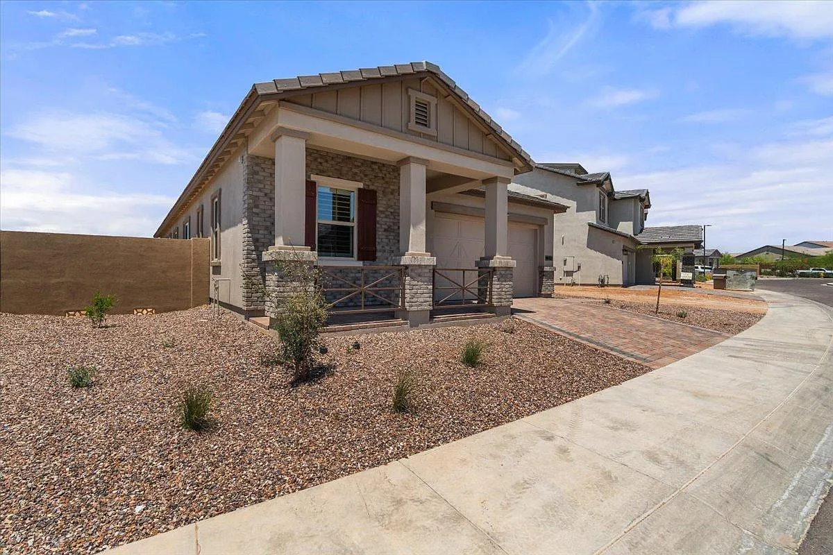 3 bed, 1979 sqft, $3,450 — Photo 3
