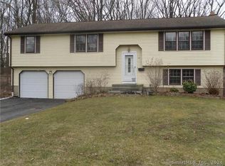 22 Shamrock Cir, Windsor, CT 06095