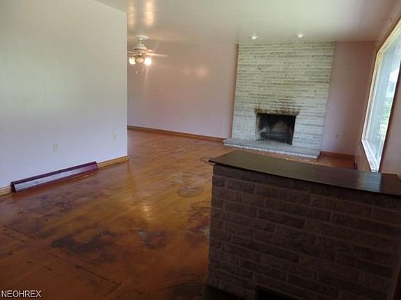 3rd image of 3016 Woodbine Ave