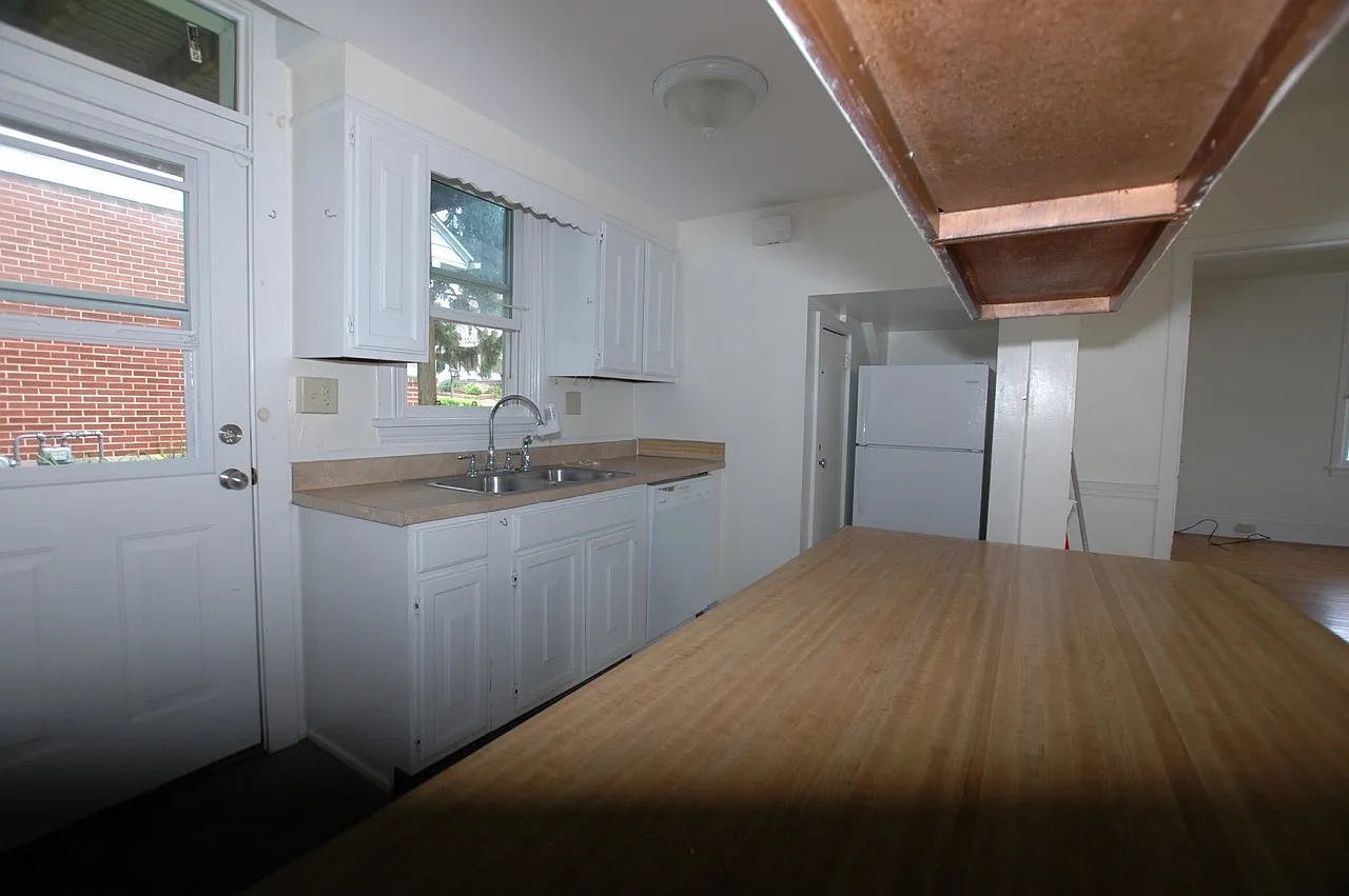 2 bed, 750 sqft, $950 — Photo 4