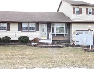 14 Hawthorne Ct, Loudonville, NY 12211