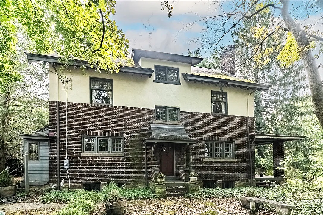 9345 Highland Rd photo 1