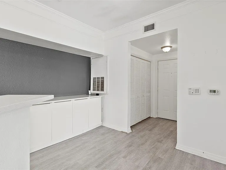 3428 Soho St #B08 — Photo 8