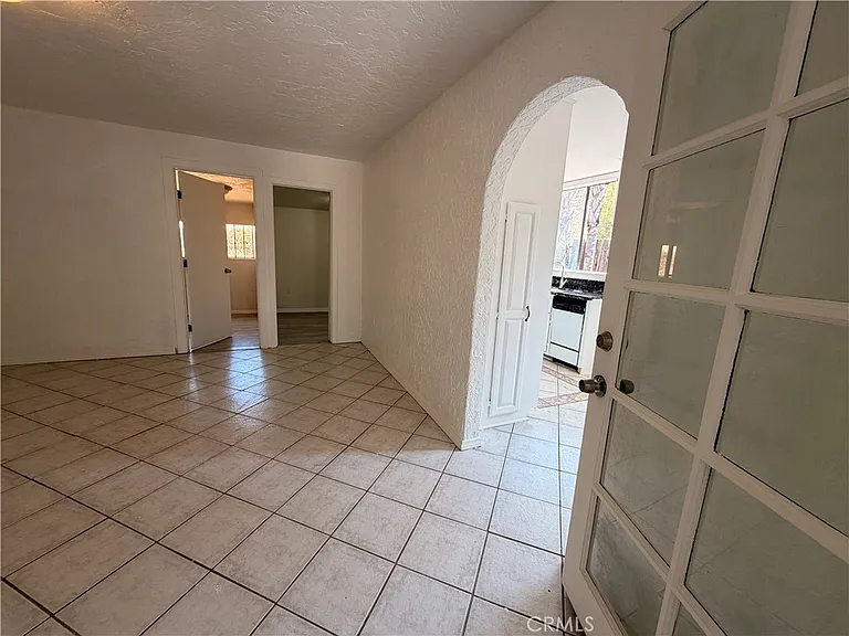 258 E Hill St — Photo 14