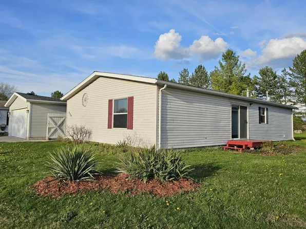 229 Cadgewith Blvd E, Lansing, MI 48906