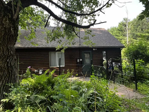 N2769 Taylor Ct, Waupaca, WI 54981