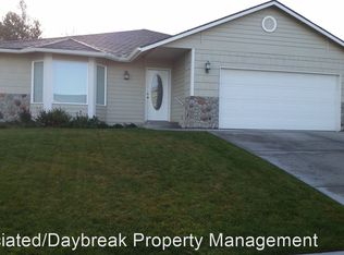 40 Lyle Loop Rd, Selah, WA 98942