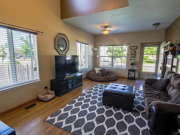 4th image of 2293 Rebecca Cir