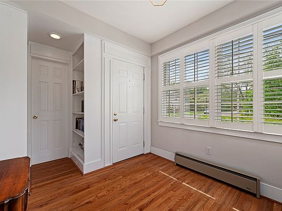 5th image of 212 Pine Rd