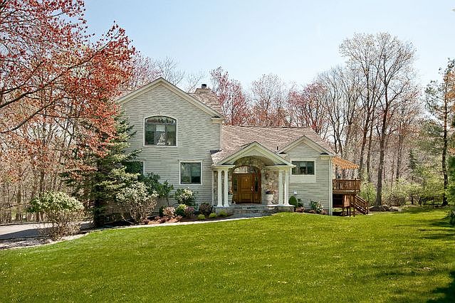 1st image of 25 Crestview Dr
