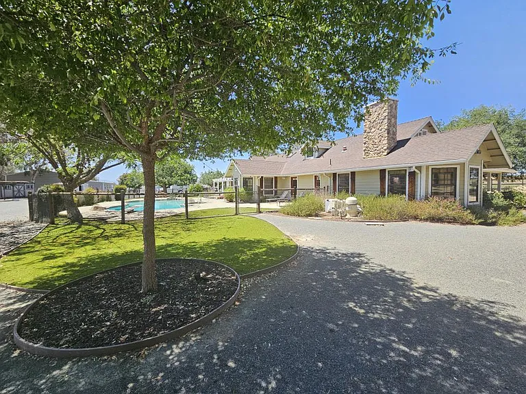 22530 Rolling Meadows Dr — Photo 16