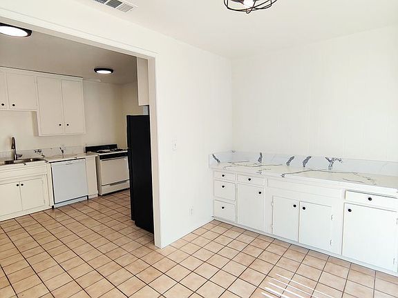 5th image of 11042 Aqua Vista St #8