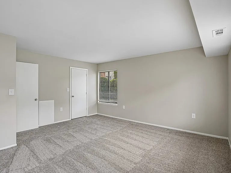Regency Place Apartments — Photo 38