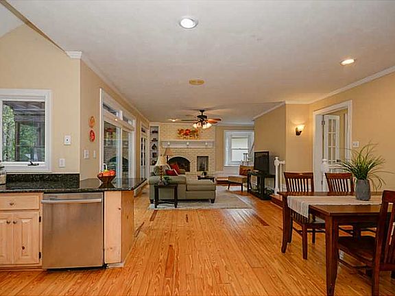 4th image of 709 Elderberry Ct