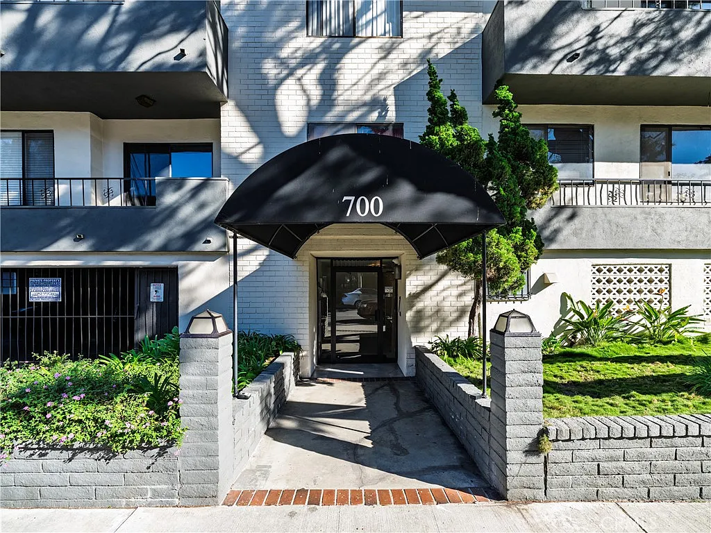 700 Westmount Dr — Photo 1
