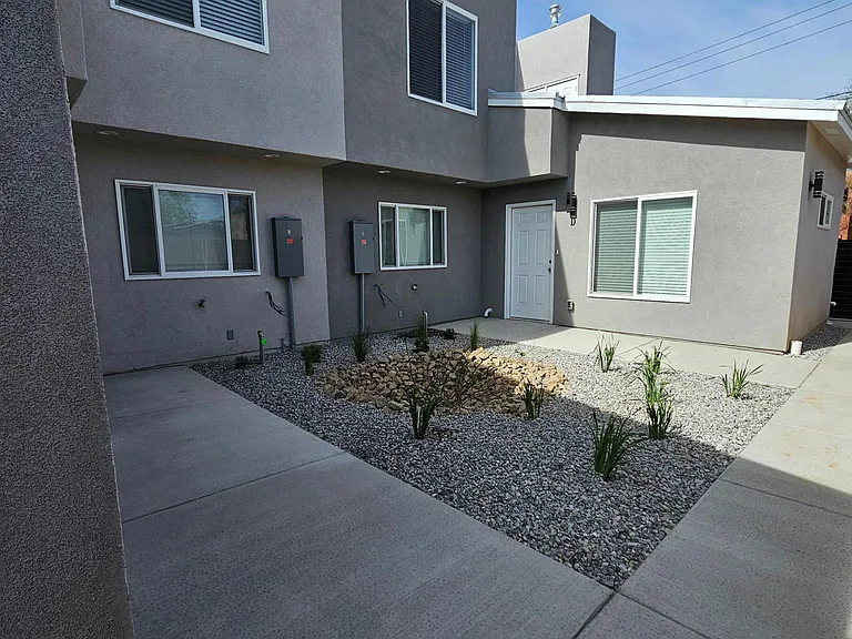 317 Princeton Dr SE — Photo 3