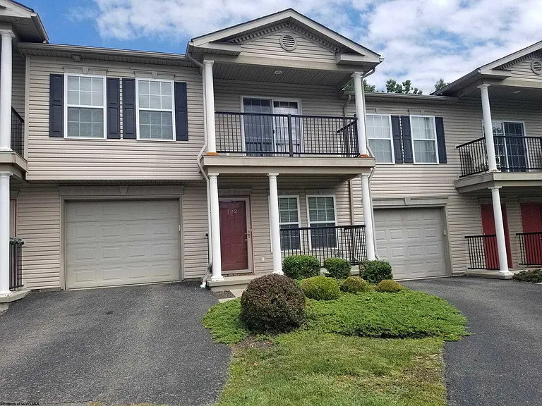 136 Barrington Ct — Photo 1