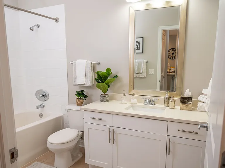 The Residence at the Glen Town Center — Photo 32